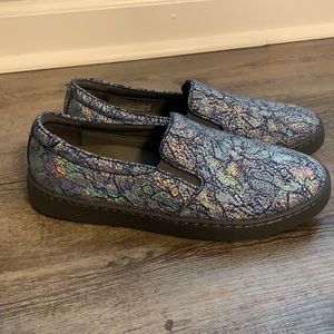 Vionic Shimmery Blue Slides